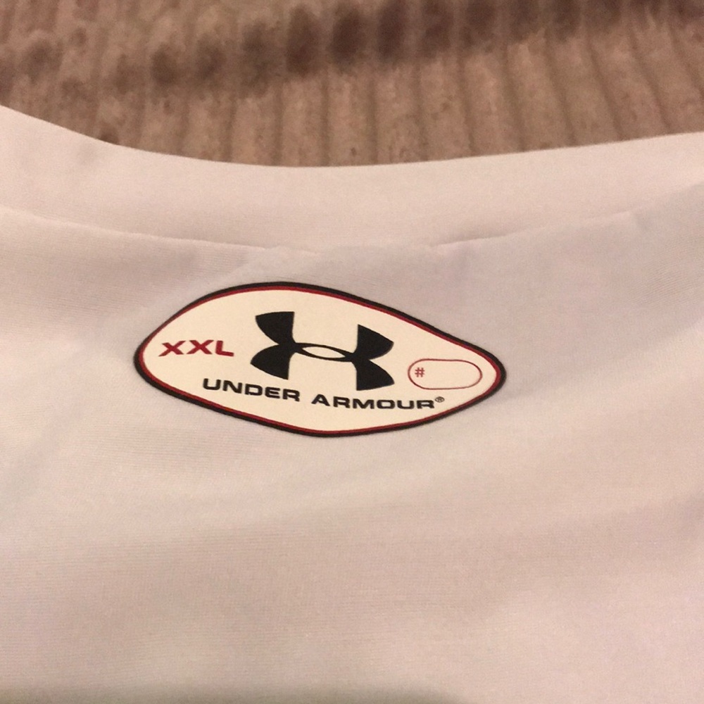 NWOTs Men’s Under Armour work out shirt - Picture 4 of 6